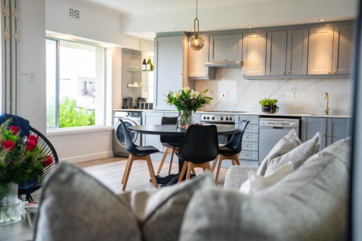 Camps Bay Luxury Retreat Apartment *